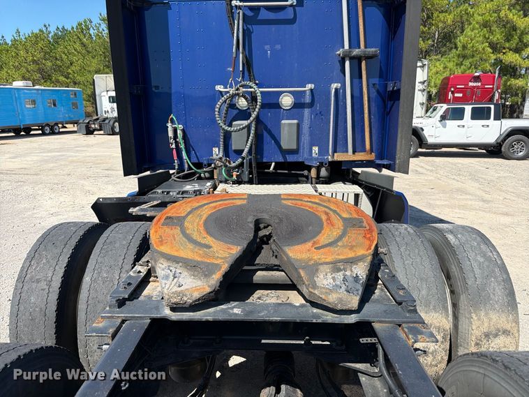 image for item YA3554 2020 Kenworth T680 semi truck