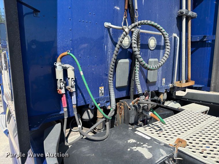 image for item YA3554 2020 Kenworth T680 semi truck