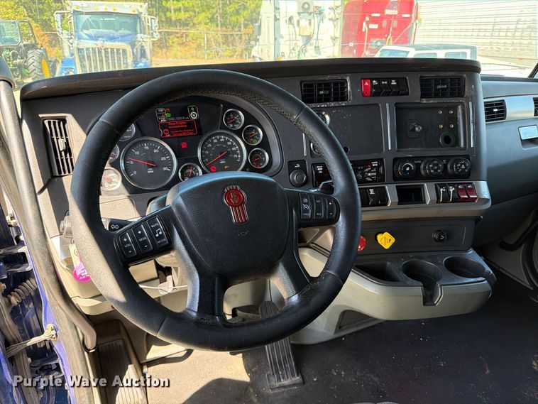 image for item YA3554 2020 Kenworth T680 semi truck