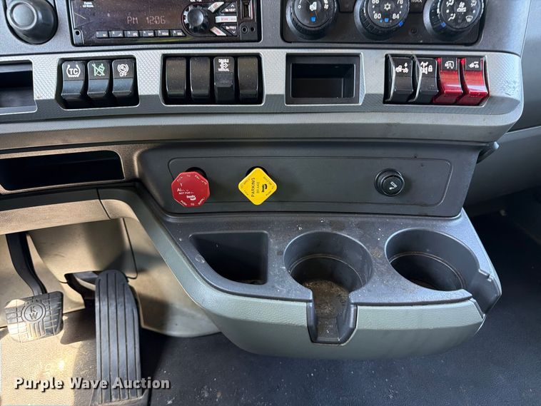 image for item YA3554 2020 Kenworth T680 semi truck
