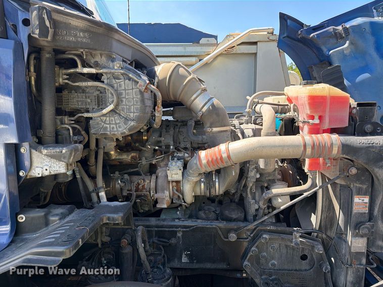 image for item YA3554 2020 Kenworth T680 semi truck