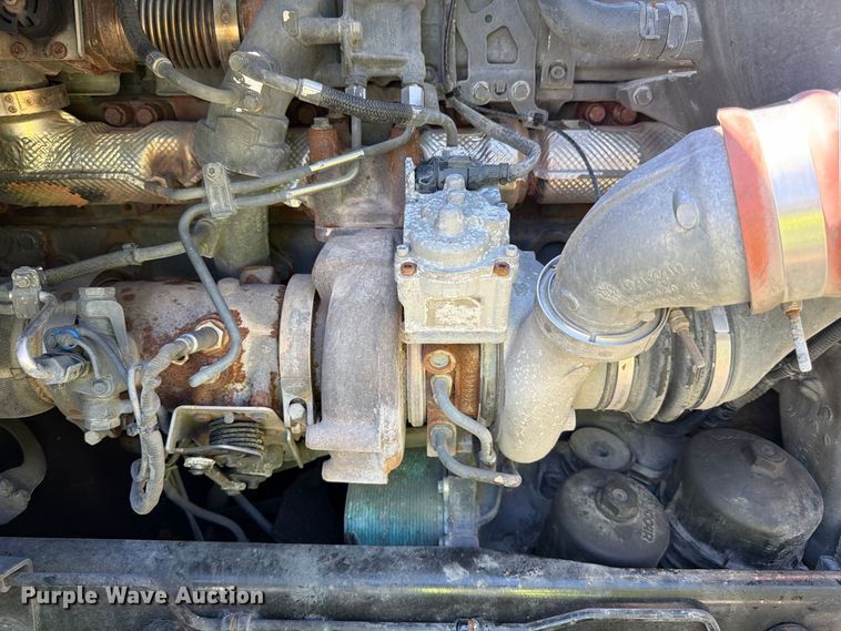 image for item YA3554 2020 Kenworth T680 semi truck