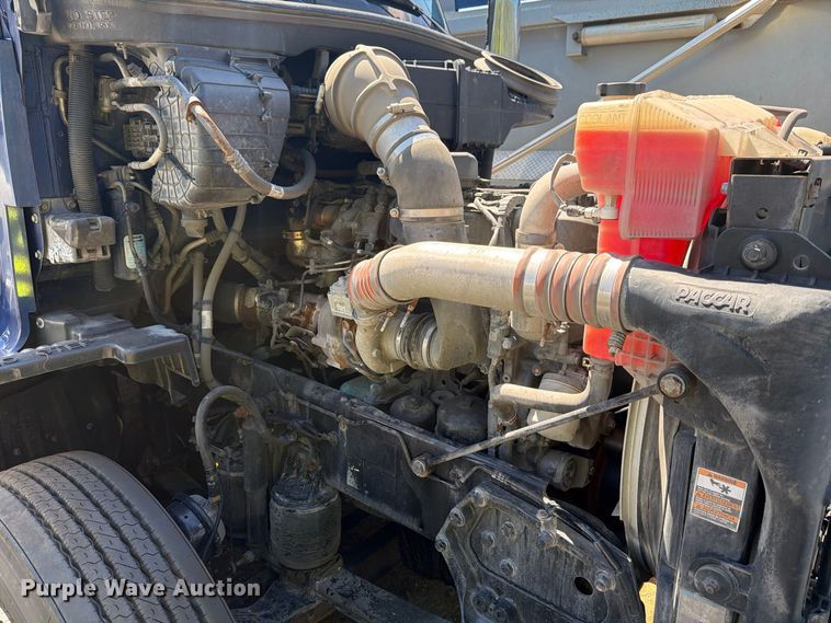 image for item YA3554 2020 Kenworth T680 semi truck