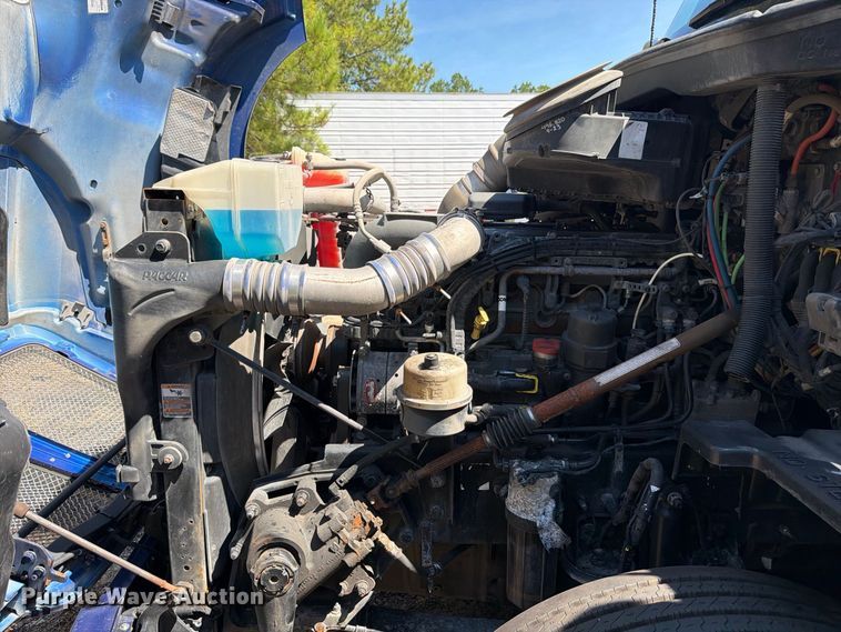 image for item YA3554 2020 Kenworth T680 semi truck