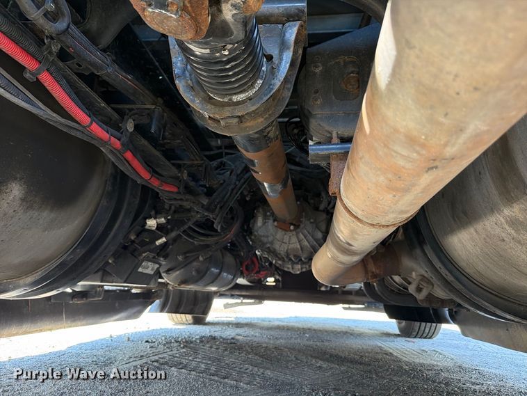 image for item YA3554 2020 Kenworth T680 semi truck