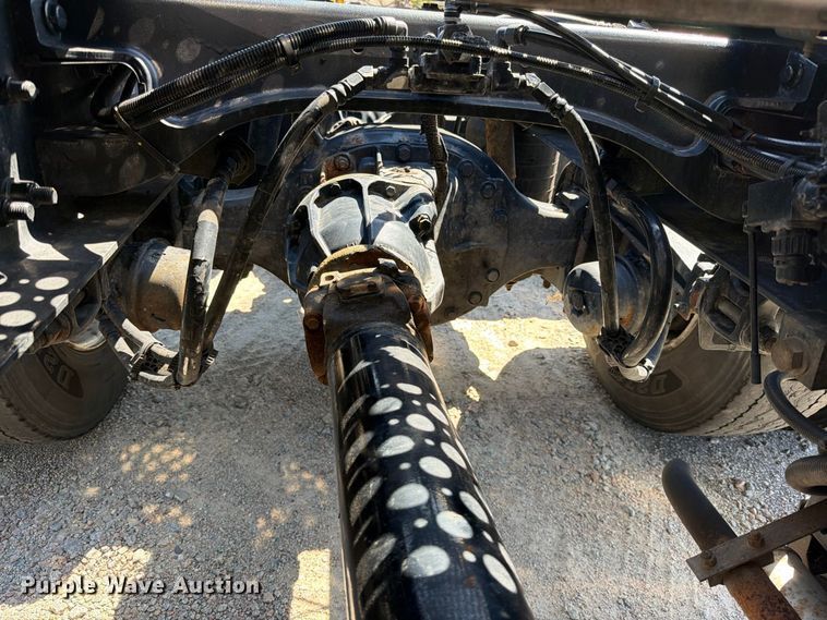image for item YA3554 2020 Kenworth T680 semi truck