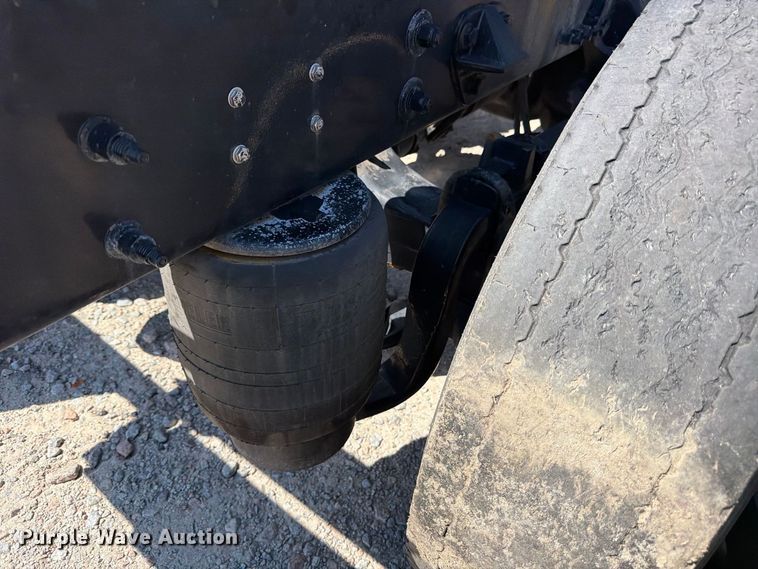 image for item YA3554 2020 Kenworth T680 semi truck