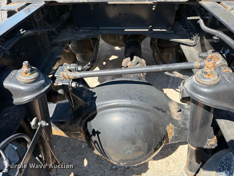 image for item YA3554 2020 Kenworth T680 semi truck