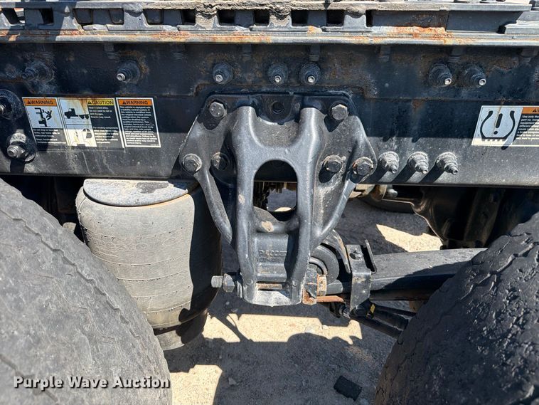 image for item YA3554 2020 Kenworth T680 semi truck