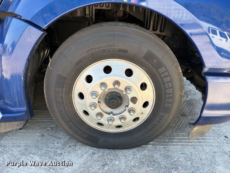image for item YA3554 2020 Kenworth T680 semi truck