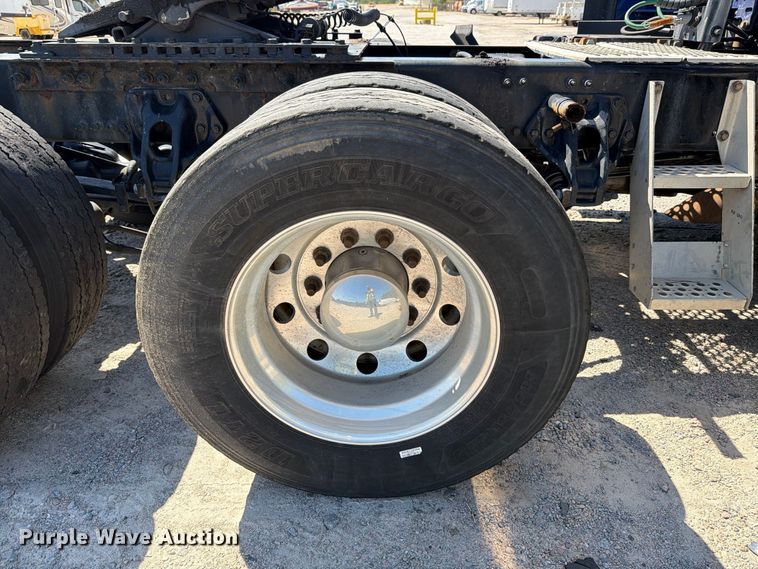 image for item YA3554 2020 Kenworth T680 semi truck