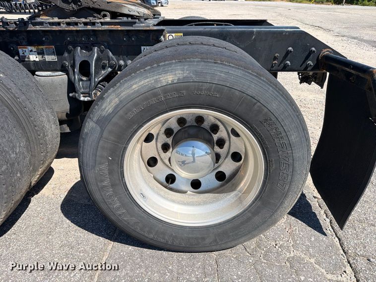image for item YA3554 2020 Kenworth T680 semi truck