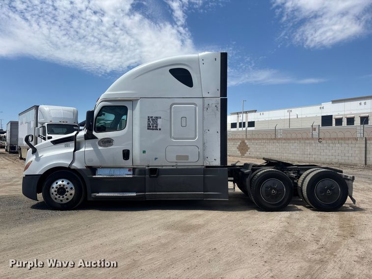 image for item YA3702 2020 Freightliner Cascadia semi truck