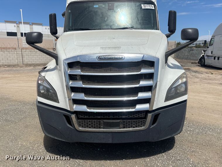 image for item YA3702 2020 Freightliner Cascadia semi truck