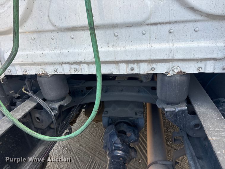 image for item YA3702 2020 Freightliner Cascadia semi truck