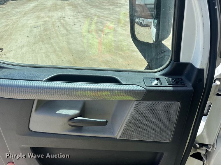 image for item YA3702 2020 Freightliner Cascadia semi truck