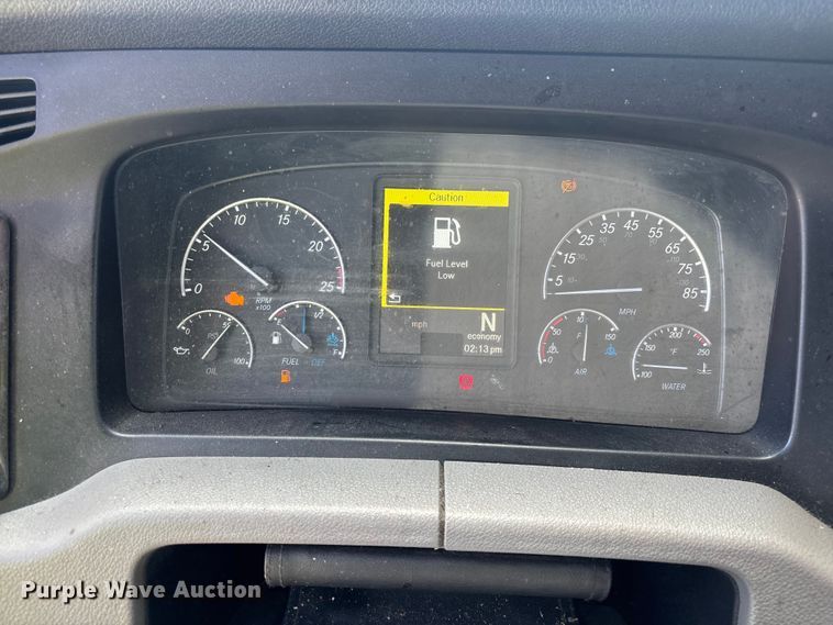 image for item YA3702 2020 Freightliner Cascadia semi truck