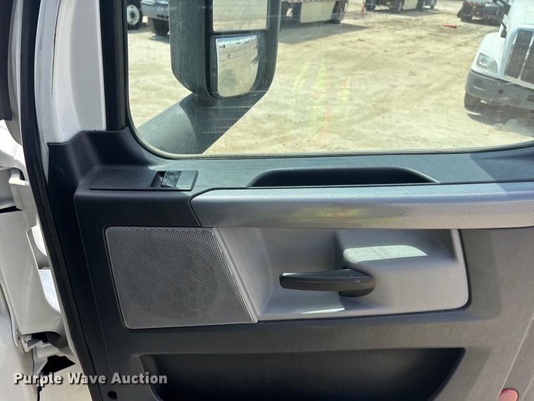 image for item YA3702 2020 Freightliner Cascadia semi truck