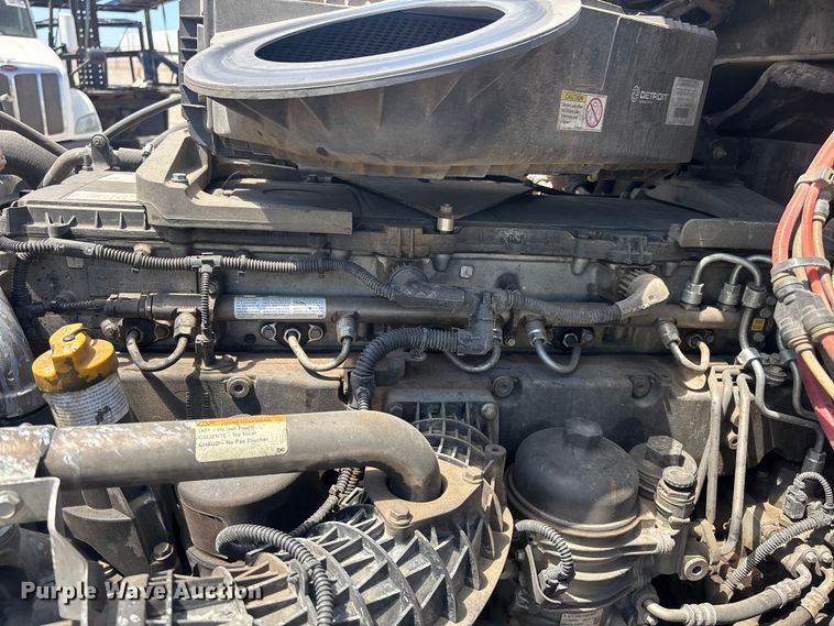 image for item YA3702 2020 Freightliner Cascadia semi truck