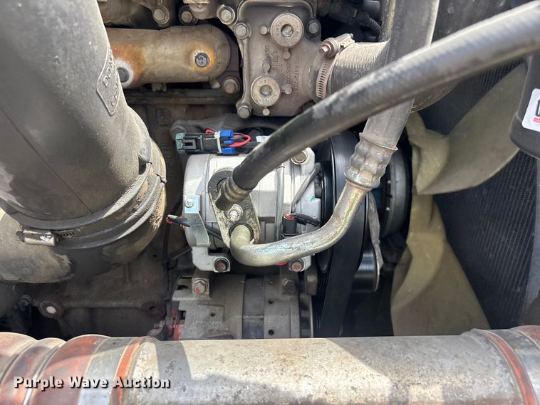 image for item YA3702 2020 Freightliner Cascadia semi truck