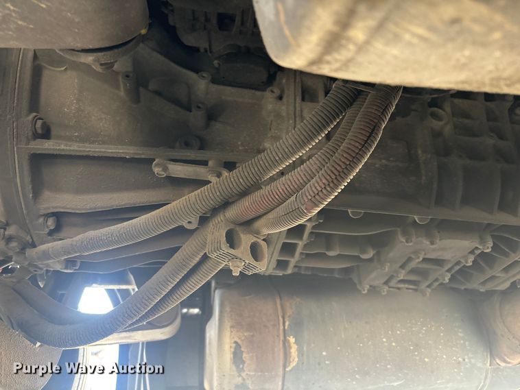 image for item YA3702 2020 Freightliner Cascadia semi truck