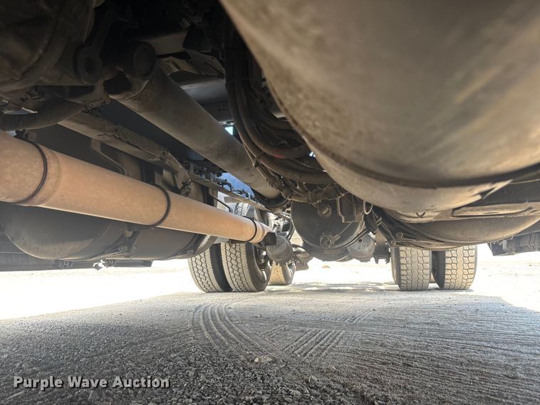 image for item YA3702 2020 Freightliner Cascadia semi truck