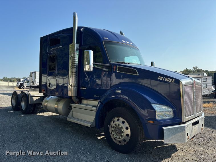 image for item YA3774 2019 Kenworth T880 semi truck