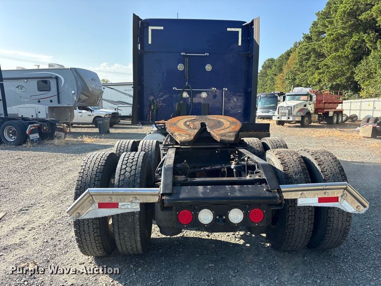 image for item YA3774 2019 Kenworth T880 semi truck