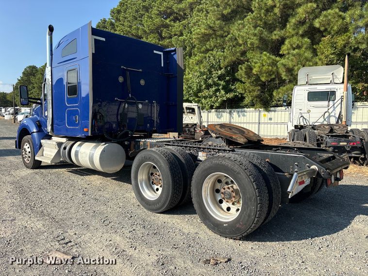 image for item YA3774 2019 Kenworth T880 semi truck