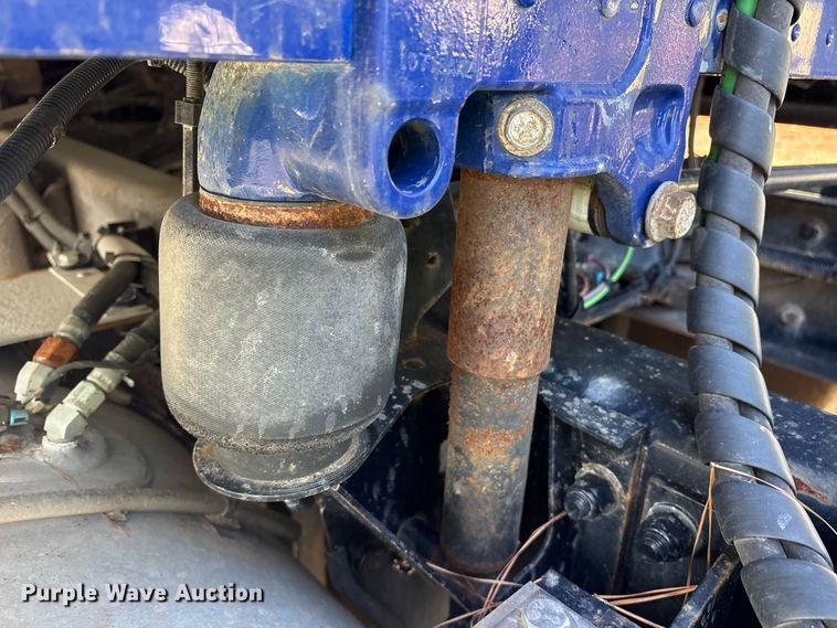 image for item YA3774 2019 Kenworth T880 semi truck