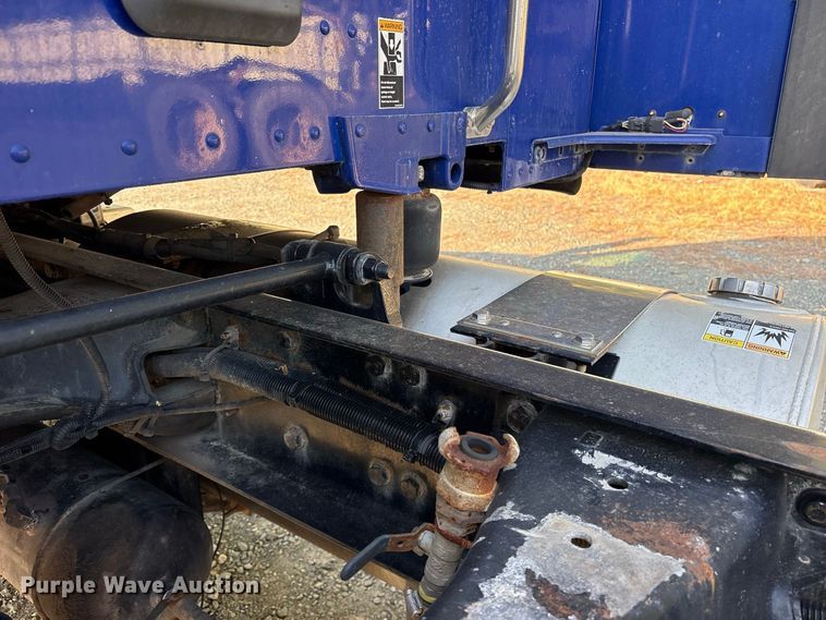 image for item YA3774 2019 Kenworth T880 semi truck