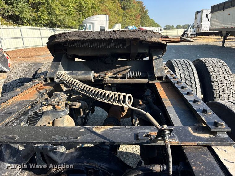 image for item YA3774 2019 Kenworth T880 semi truck
