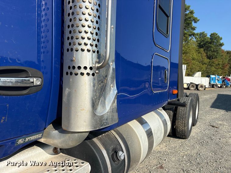 image for item YA3774 2019 Kenworth T880 semi truck
