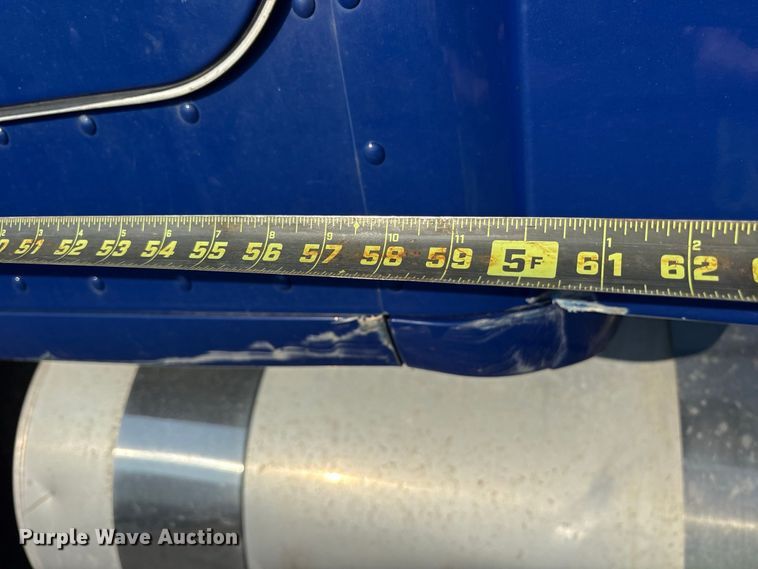 image for item YA3774 2019 Kenworth T880 semi truck