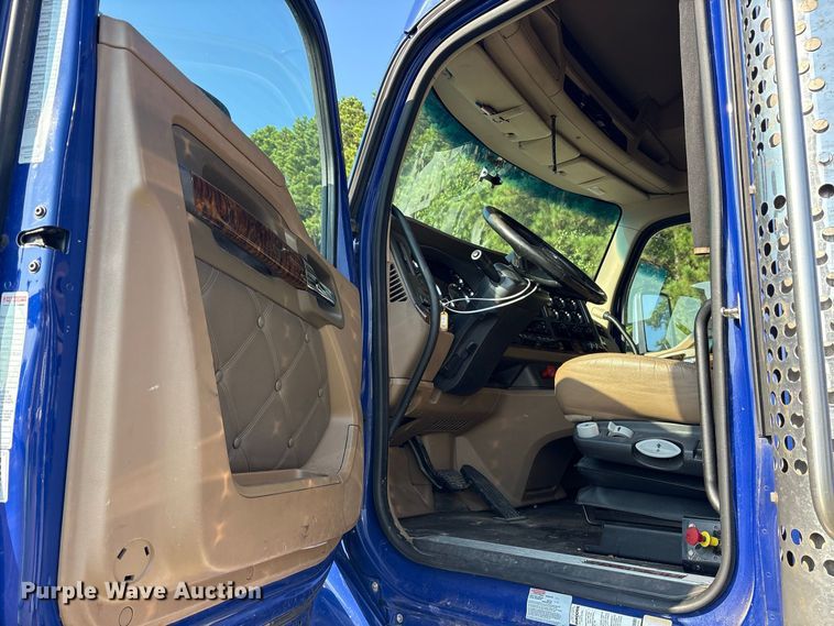 image for item YA3774 2019 Kenworth T880 semi truck