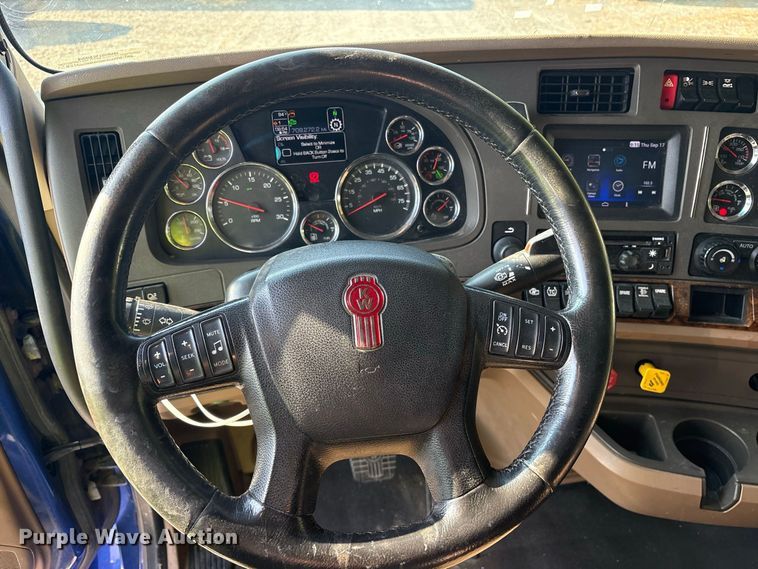 image for item YA3774 2019 Kenworth T880 semi truck