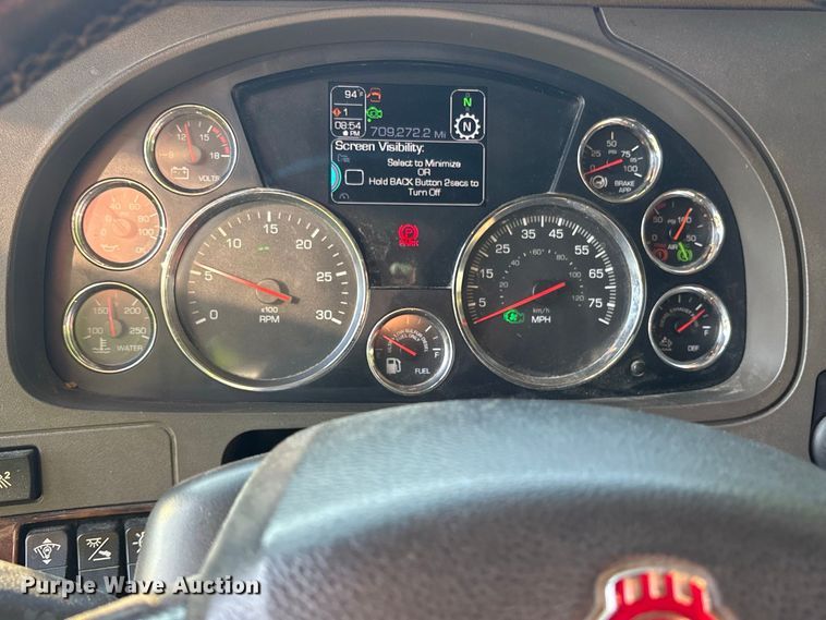 image for item YA3774 2019 Kenworth T880 semi truck