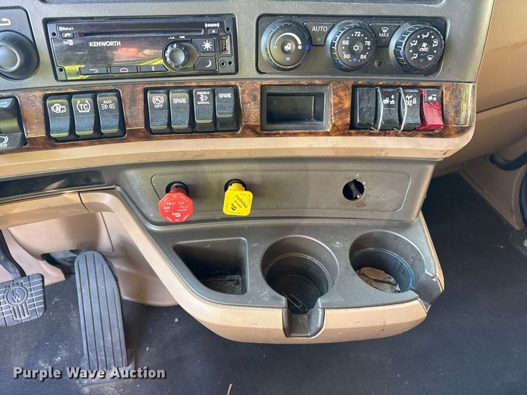 image for item YA3774 2019 Kenworth T880 semi truck