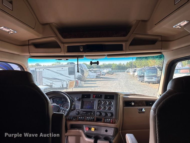 image for item YA3774 2019 Kenworth T880 semi truck