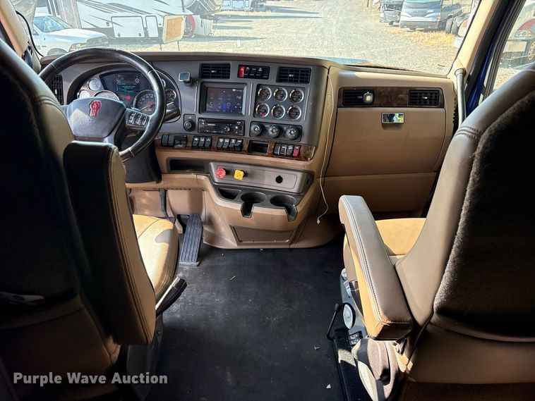 image for item YA3774 2019 Kenworth T880 semi truck