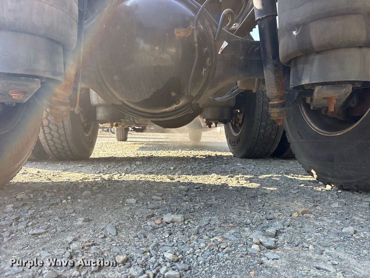 image for item YA3774 2019 Kenworth T880 semi truck