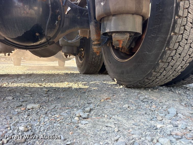 image for item YA3774 2019 Kenworth T880 semi truck