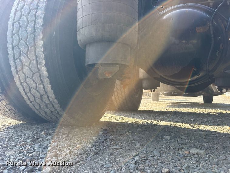 image for item YA3774 2019 Kenworth T880 semi truck