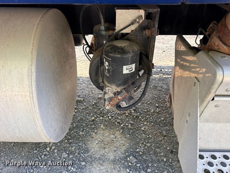 image for item YA3774 2019 Kenworth T880 semi truck
