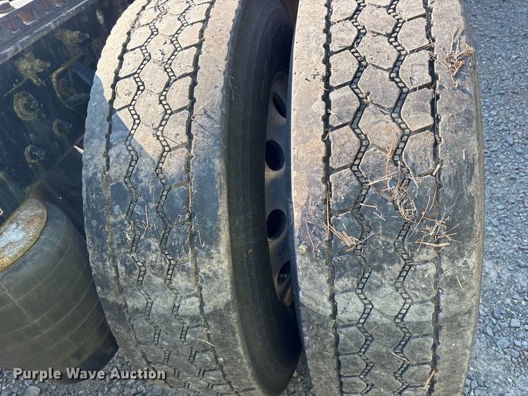 image for item YA3774 2019 Kenworth T880 semi truck