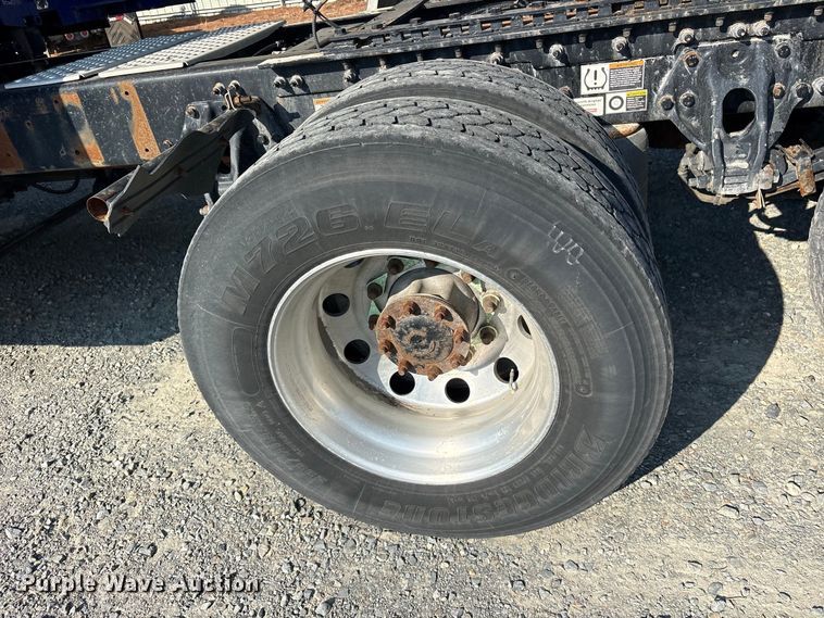 image for item YA3774 2019 Kenworth T880 semi truck