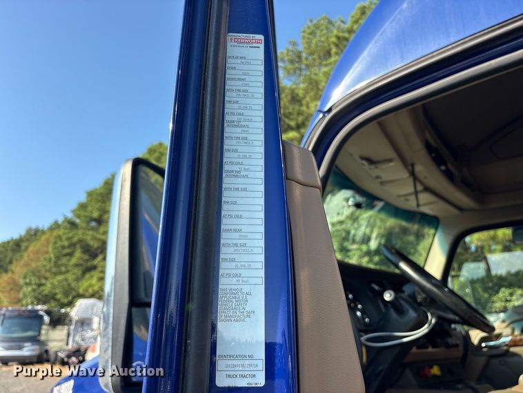 image for item YA3774 2019 Kenworth T880 semi truck