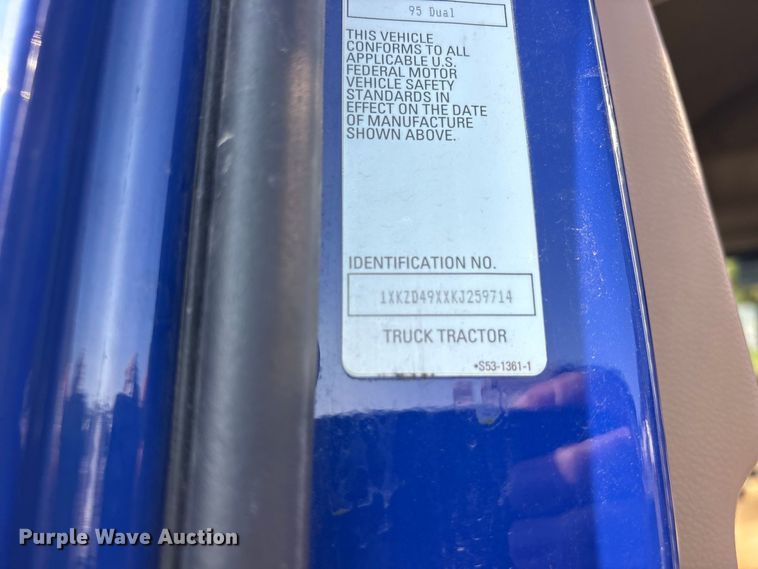 image for item YA3774 2019 Kenworth T880 semi truck
