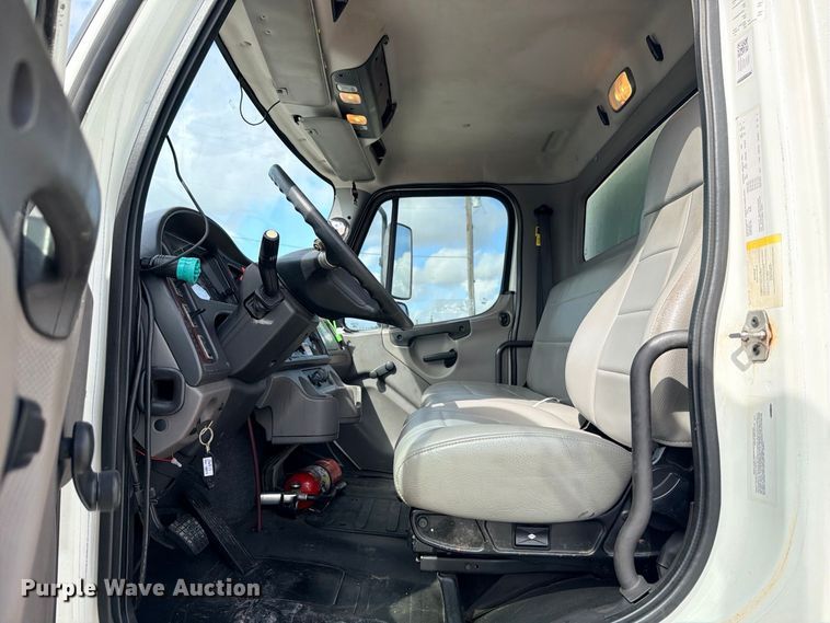 image for item YA3995 2017 Freightliner Business Class M2  box truck