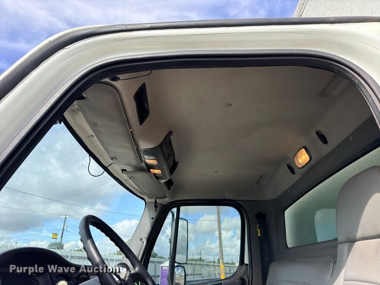 image for item YA3995 2017 Freightliner Business Class M2  box truck